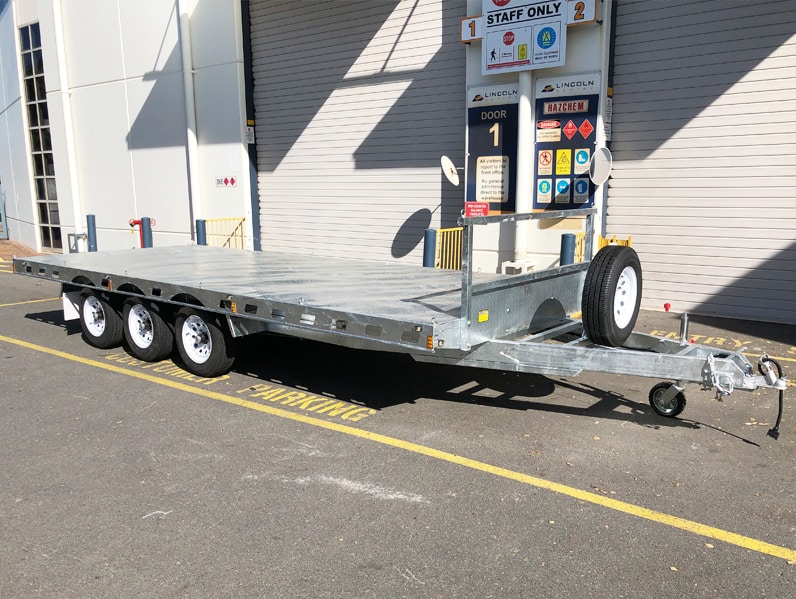 19×8 HEAVY DUTY TRI-AXLE FLAT DECK TRAILER FOR SALE - Image 7