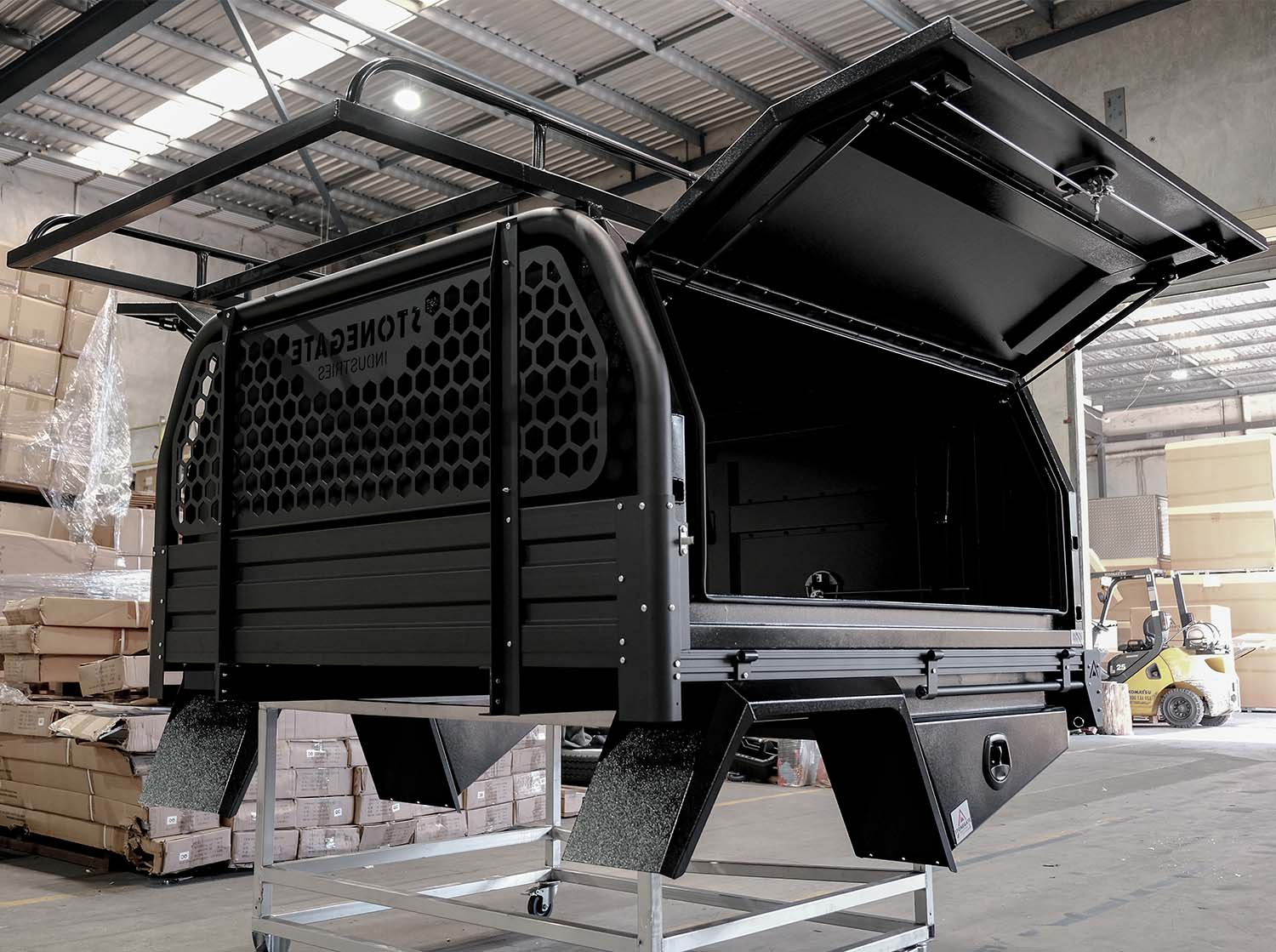 TRADIE ELITE FLAT PLATE DUAL CAB UTE TRAY & CANOPY COMBO PACKAGE BLACK POWDER-COATED - Image 2