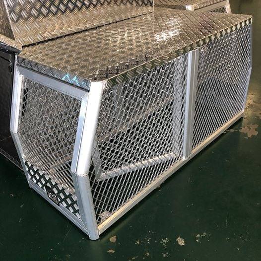 (DC1) 700MM ALUMINIUM DOG BOX – FULL MESH - Image 8
