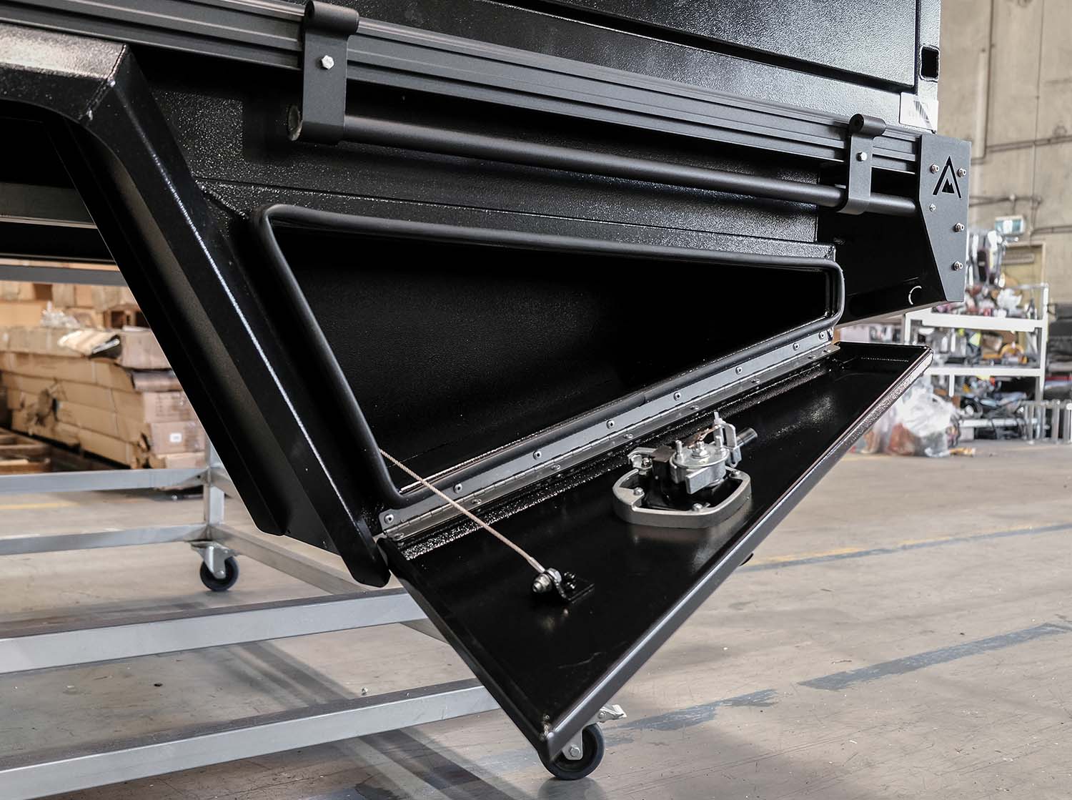TRADIE ELITE FLAT PLATE DUAL CAB UTE TRAY & CANOPY COMBO PACKAGE BLACK POWDER-COATED - Image 5