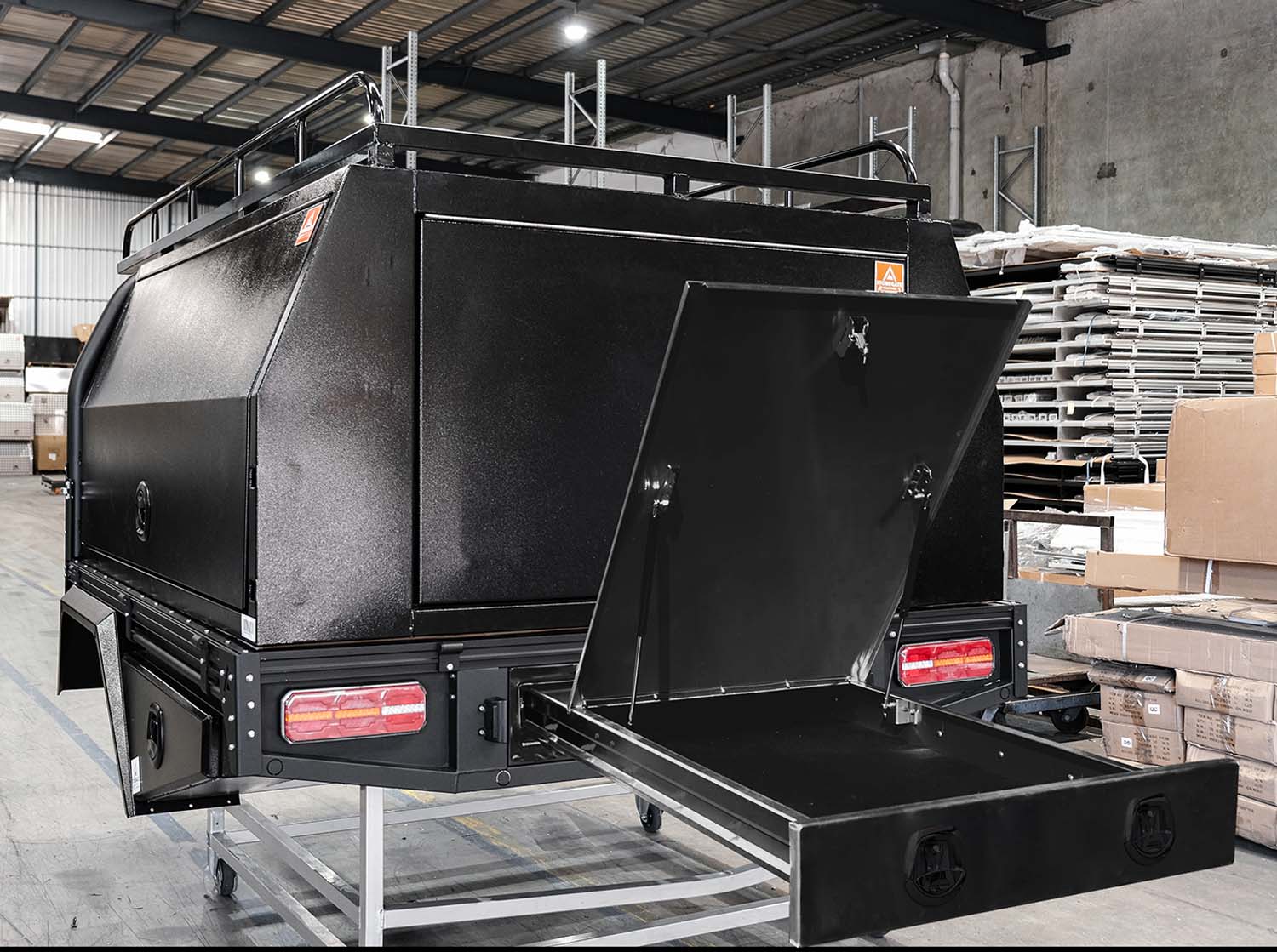 TRADIE ELITE FLAT PLATE DUAL CAB UTE TRAY & CANOPY COMBO PACKAGE BLACK POWDER-COATED - Image 4