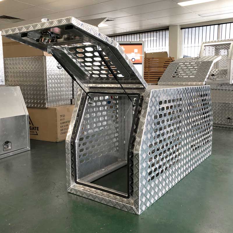 (DC3) 700MM ALUMINIUM DOG BOX – CHECKER PLATE - Image 5