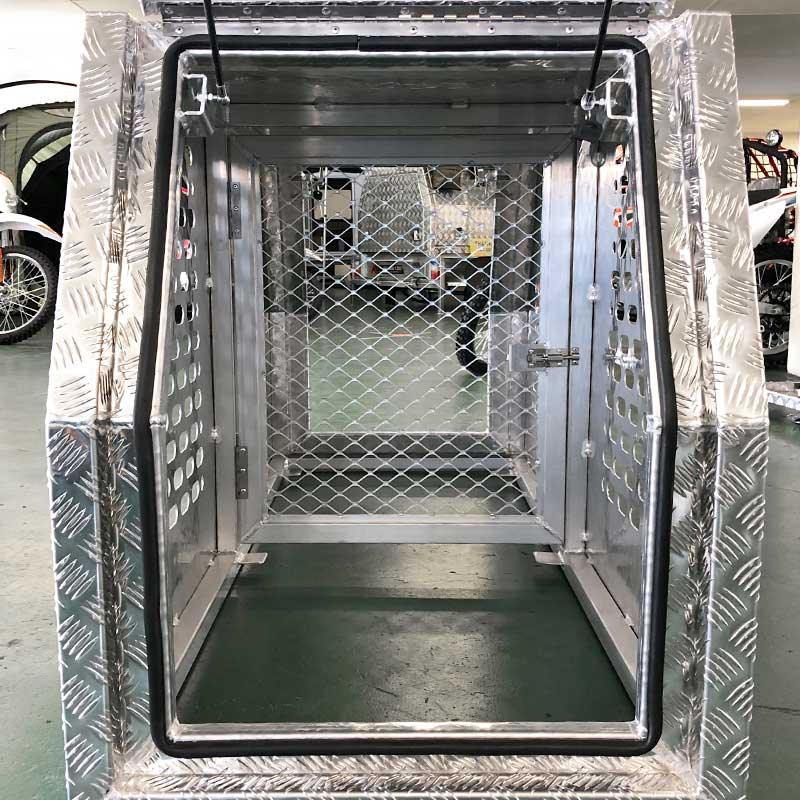 (DC3) 700MM ALUMINIUM DOG BOX – CHECKER PLATE - Image 10
