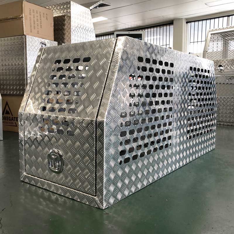 (DC3) 700MM ALUMINIUM DOG BOX – CHECKER PLATE - Image 3