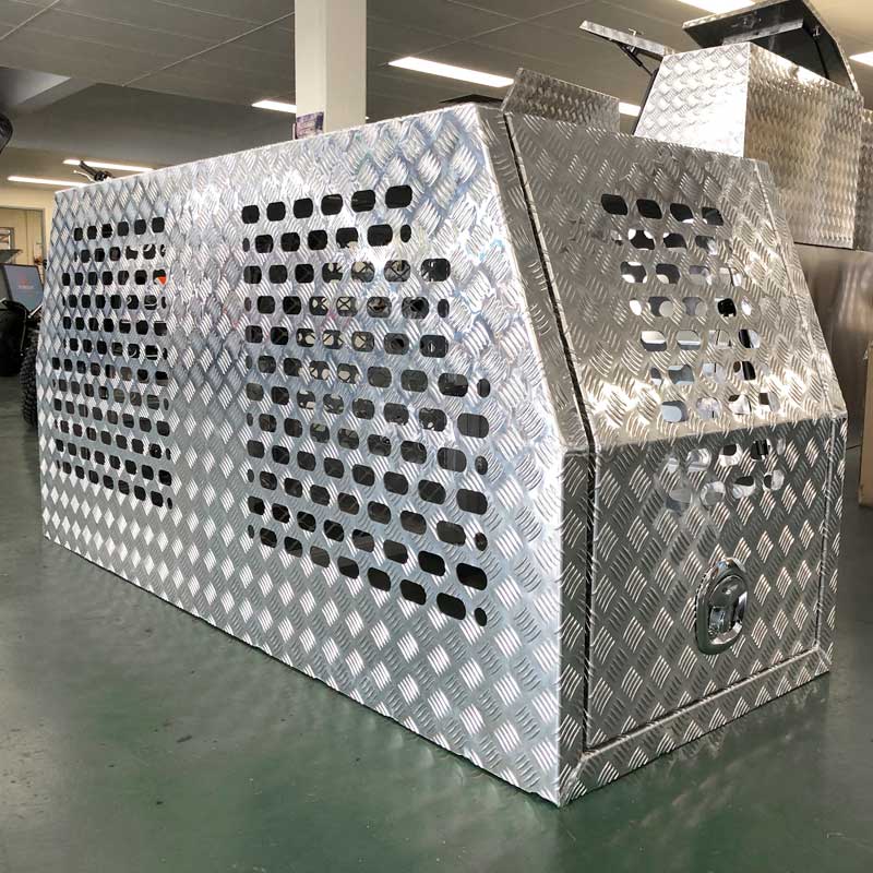 (DC3) 700MM ALUMINIUM DOG BOX – CHECKER PLATE - Image 2