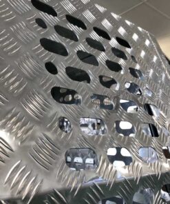 (DC3) 700MM ALUMINIUM DOG BOX – CHECKER PLATE - Image 7