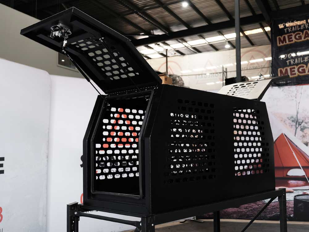 (DC5) 700MM ALUMINIUM DOG BOX – BLACK POWDER-COATED - Image 3