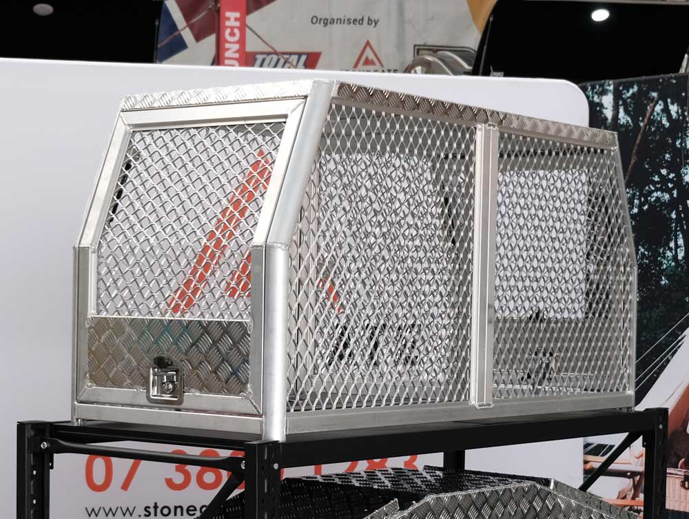 (DC1) 700MM ALUMINIUM DOG BOX – FULL MESH - Image 4