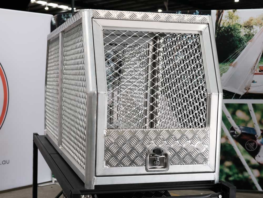 (DC1) 700MM ALUMINIUM DOG BOX – FULL MESH - Image 5