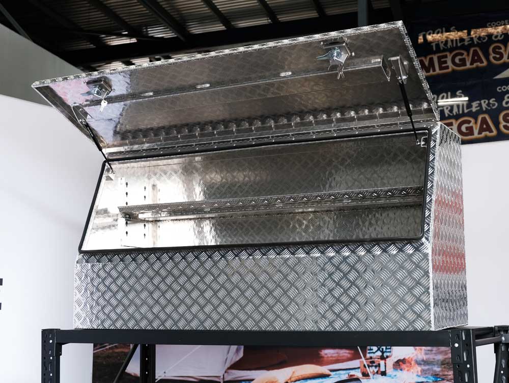 F4 ALUMINIUM 3/4 HALF SIDE OPENING UTE TOOLBOX FOR SALE WITH ADJUSTABLE SHELF (1700MM X 600MM X 850MM) - Image 4