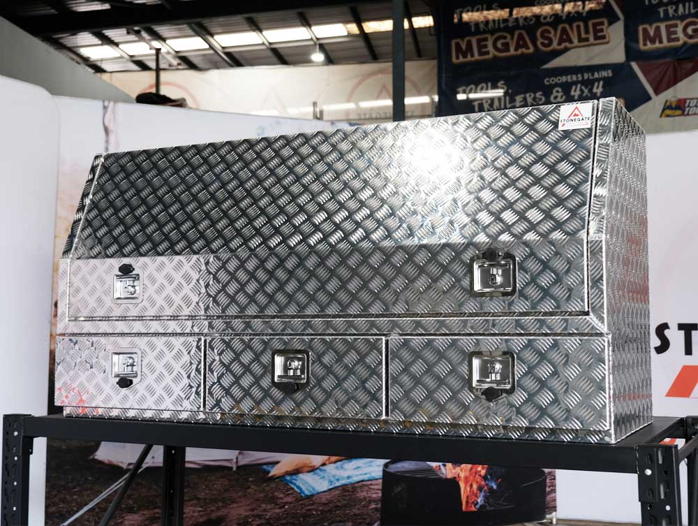 F5 ALUMINIUM 3/4 HALF SIDE OPENING DOOR TOOLBOX WITH 3 SLIDE-OUT DRAWERS (1700MM X 600MM X 850MM) - Image 3