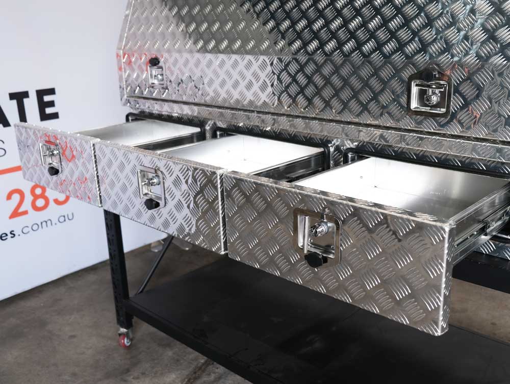 F5 ALUMINIUM 3/4 HALF SIDE OPENING DOOR TOOLBOX WITH 3 SLIDE-OUT DRAWERS (1700MM X 600MM X 850MM) - Image 4