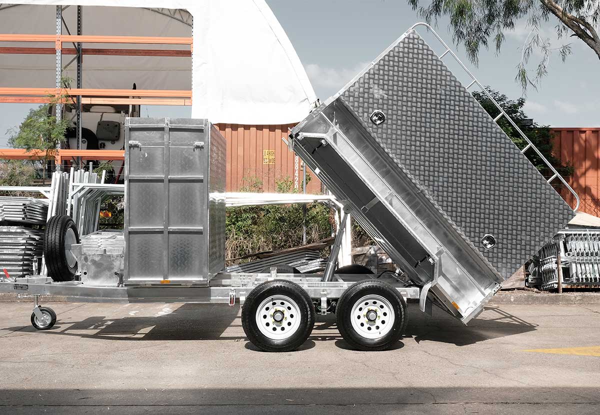 HYDRAULIC GARDENING MOWER TRAILER WITH 8×5 TILT TRAY & FRONT MOWER BOX - Image 2
