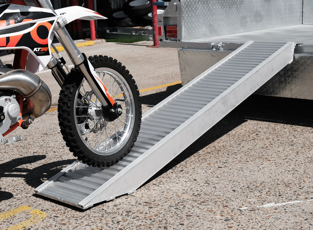 2.5M HEAVY-DUTY ALUMINIUM UTE / TRUCK / TRAILER RAMP FOR SALE CAPACITY 1390KG EA.