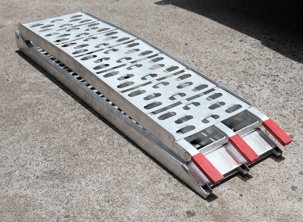 2.2M ALUMINIUM CURVED FOLDING LOADING RAMP FOR SALE - Image 10