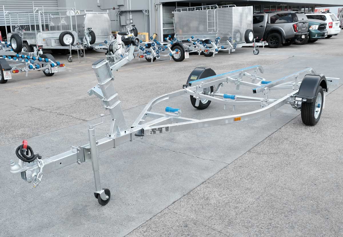 4900 SERIES BOAT TRAILER FOR SALE (WOBBLE ROLLERS OR SKID TYPE) - Image 4