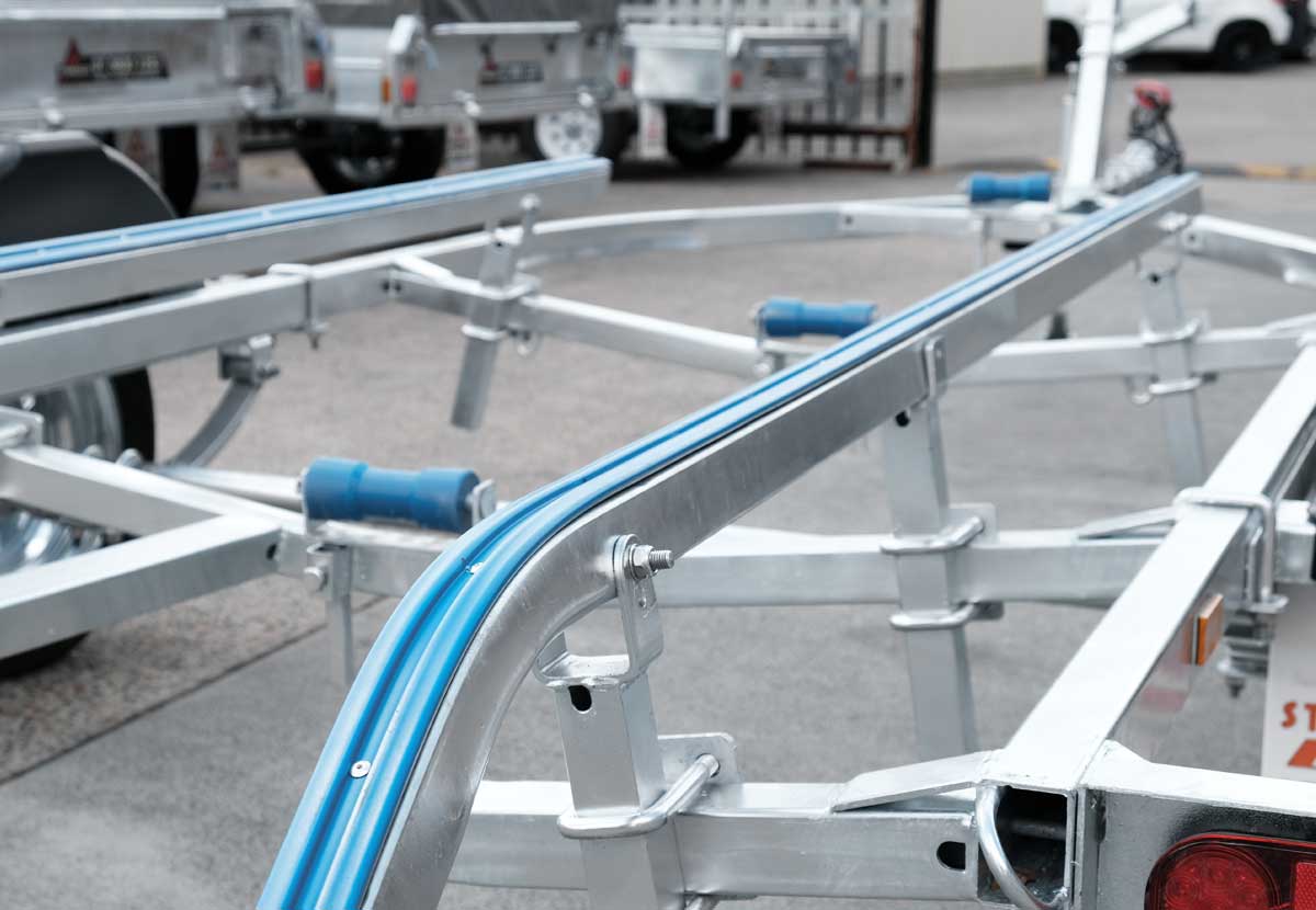 4900 SERIES BOAT TRAILER FOR SALE (WOBBLE ROLLERS OR SKID TYPE) - Image 5