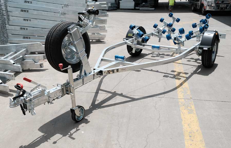 4900 SERIES BOAT TRAILER FOR SALE WITH DISC BRAKES (WOBBLE ROLLERS OR SKID TYPE) - Image 2