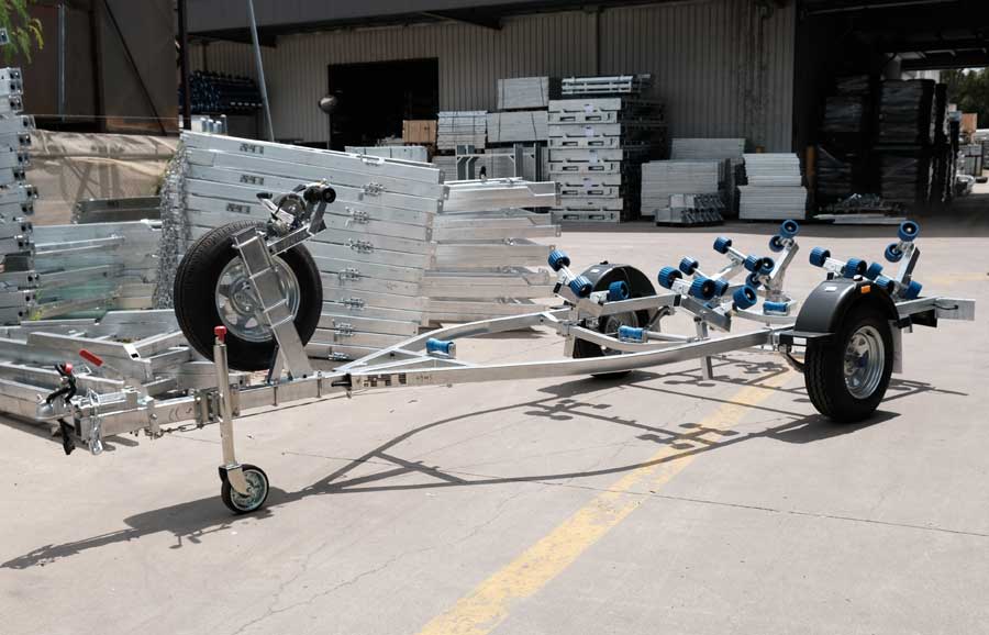 4900 SERIES BOAT TRAILER FOR SALE WITH DISC BRAKES (WOBBLE ROLLERS OR SKID TYPE) - Image 3
