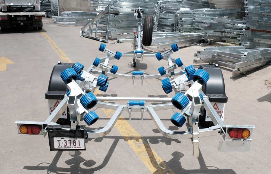 4900 SERIES BOAT TRAILER FOR SALE WITH DISC BRAKES (WOBBLE ROLLERS OR SKID TYPE) - Image 4