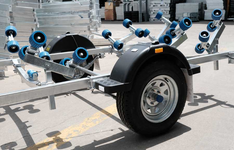 4900 SERIES BOAT TRAILER FOR SALE WITH DISC BRAKES (WOBBLE ROLLERS OR SKID TYPE) - Image 5