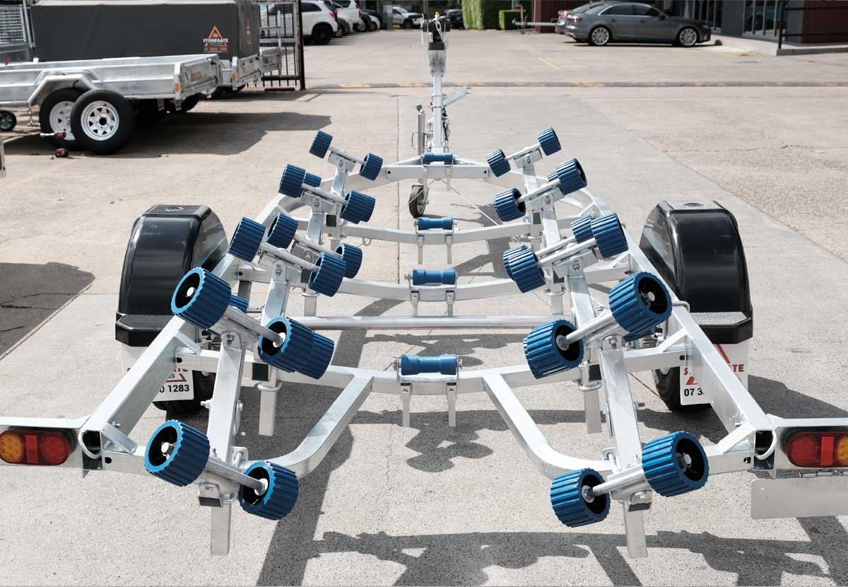 5700 SERIES BOAT TRAILER FOR SALE WITH DISC BRAKES (WOBBLE ROLLERS OR SKIDS) - Image 3
